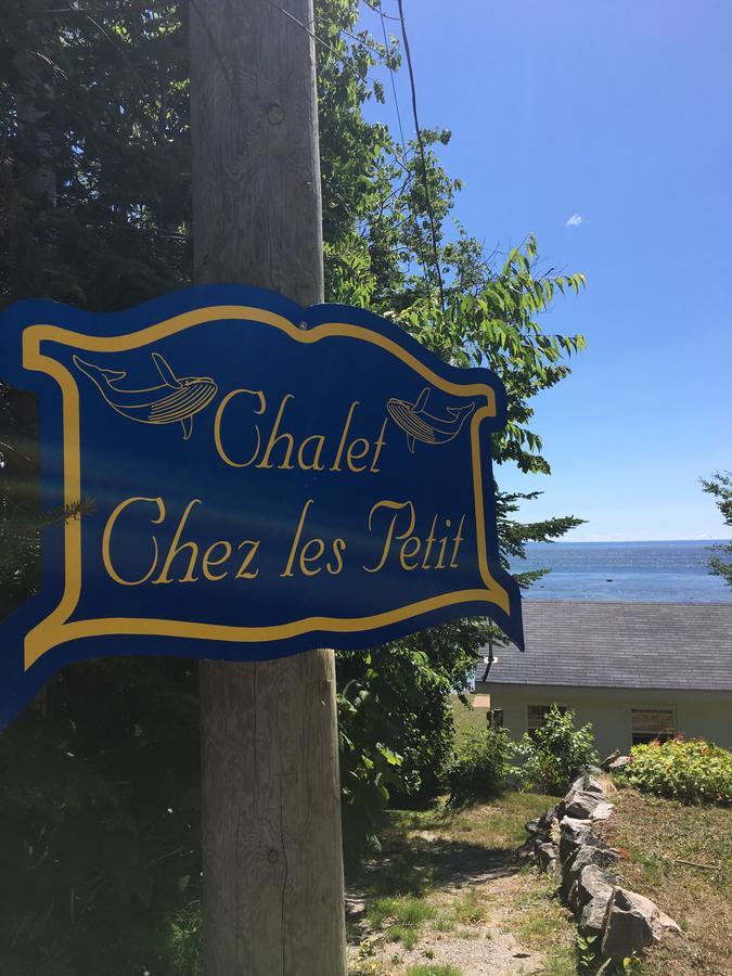 Chalet Chez Les Petit Grandes-Bergeronnes Exteriör bild